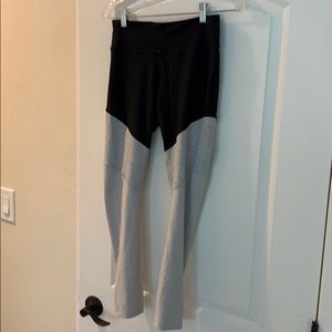 Outdoor voices 7/8 Springs Leggings in Black/Gray